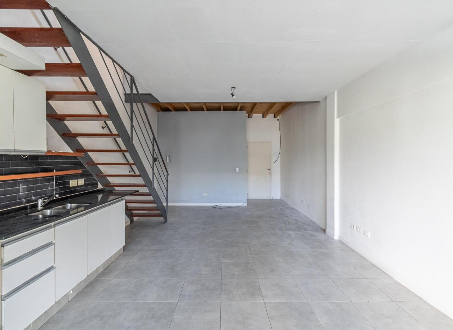 Foto de VENTA PH DUPLEX 3 AMBIENTES CON COCHERA – VILLA URQUIZA APTO CRÉDITO, imagen 1