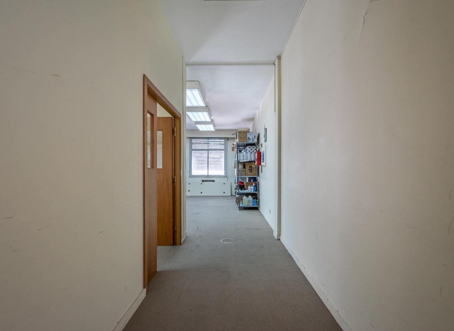 Foto de Venta Luminosa Oficina de 5 Ambientes en Edificio Clásico – Monserrat, imagen 5