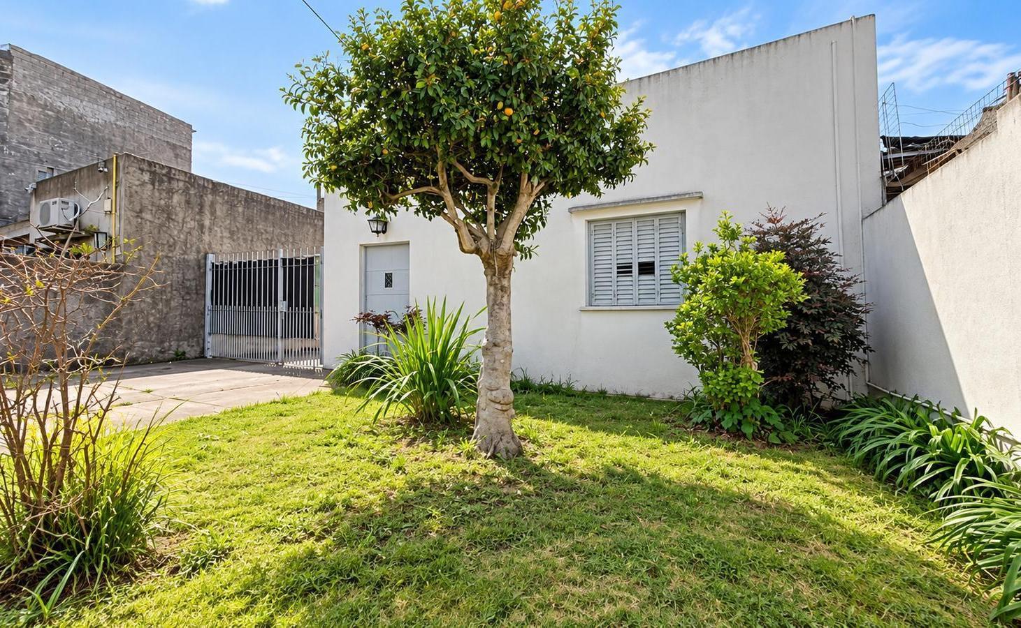 Foto de Casa Apto Crédito en Haedo | Lote de 290 m² Ideal Inversión o Refacción, imagen 1