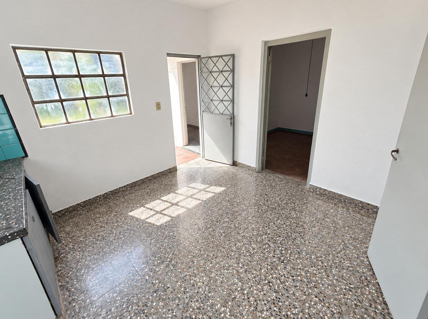 Foto de Casa Apto Crédito en Haedo | Lote de 290 m² Ideal Inversión o Refacción, imagen 5
