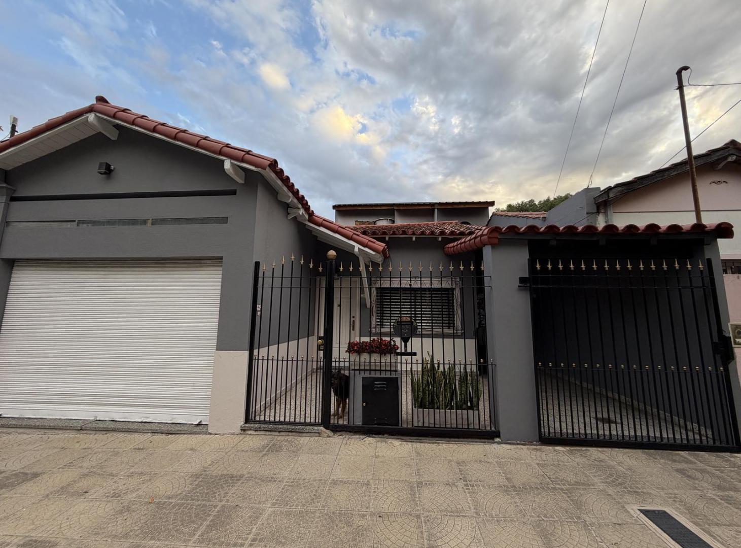 Foto de Gran Casa 6 Amb. con Jardín, Parrilla y Cochera | Apto Crédito | Villa, imagen 3