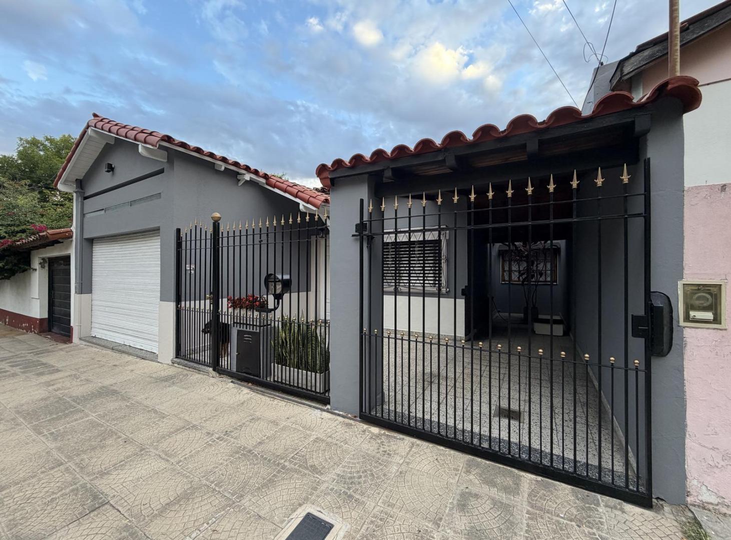 Foto de Gran Casa 6 Amb. con Jardín, Parrilla y Cochera | Apto Crédito | Villa, imagen 1