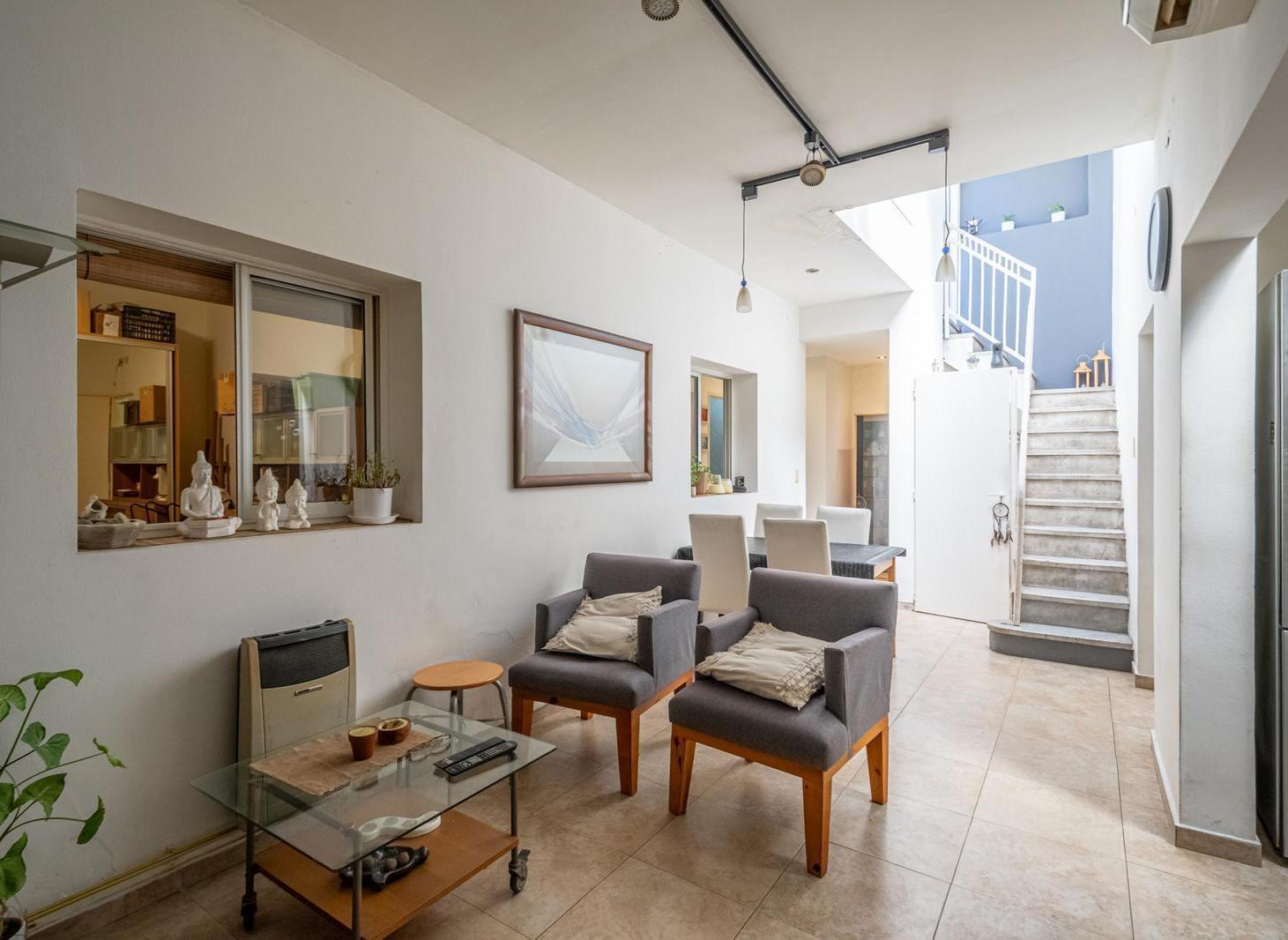 Foto de Casa con 4 unidades PHs cochera/local y terraza – Ideal renta – Villa, imagen 2