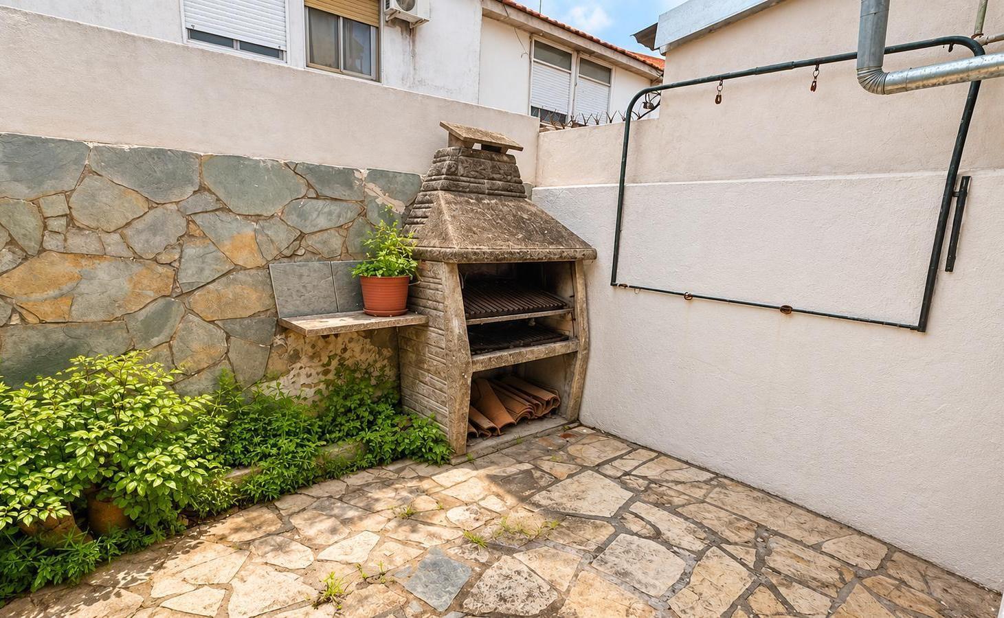 Foto de Excelente Casa en Wilde - Merlo al 5800 - Patio y Parrilla - Apto, imagen 1