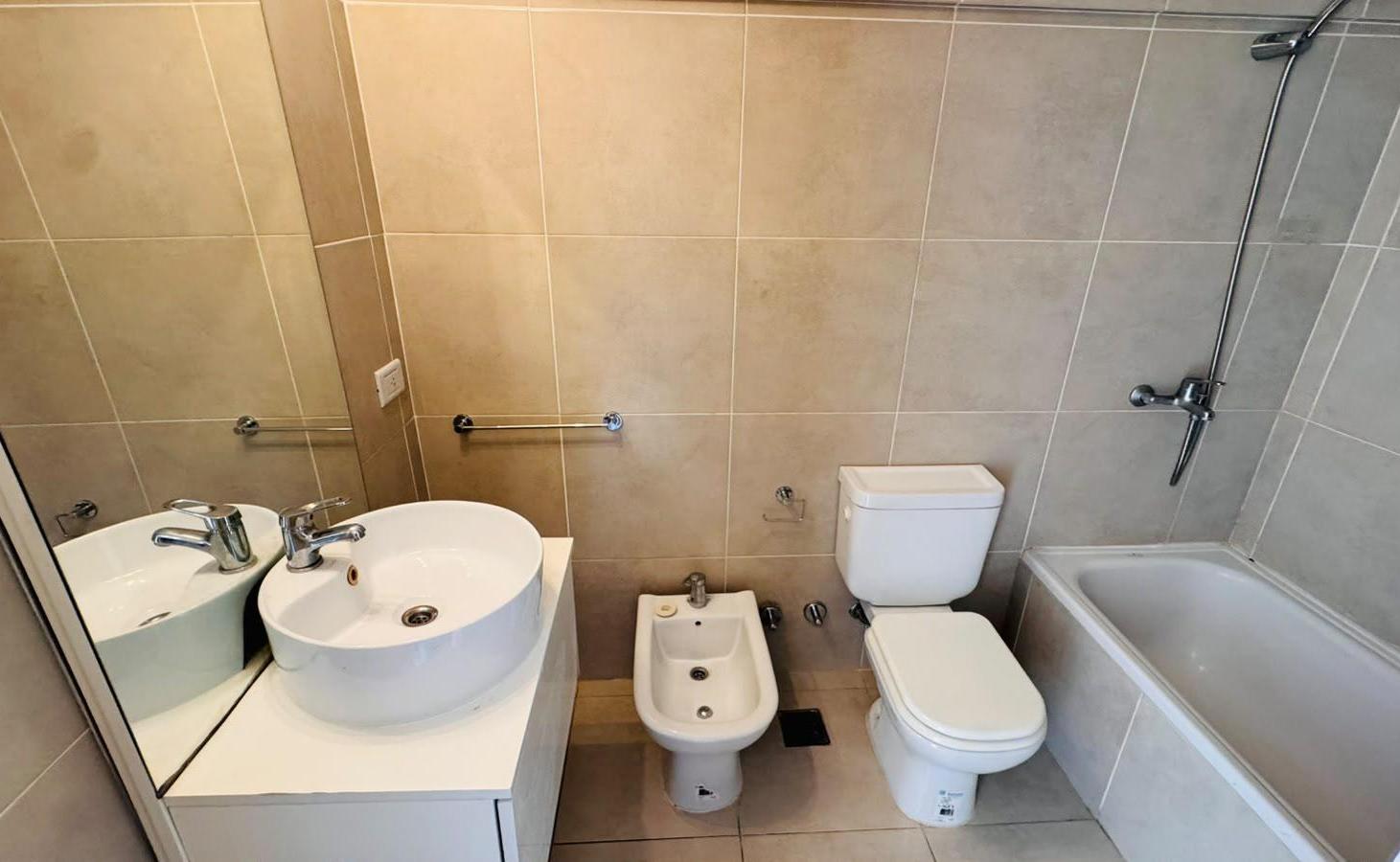 Foto de Alquiler Departamento 2 Ambientes con Balcón y Baulera Recoleta CABA, imagen 3