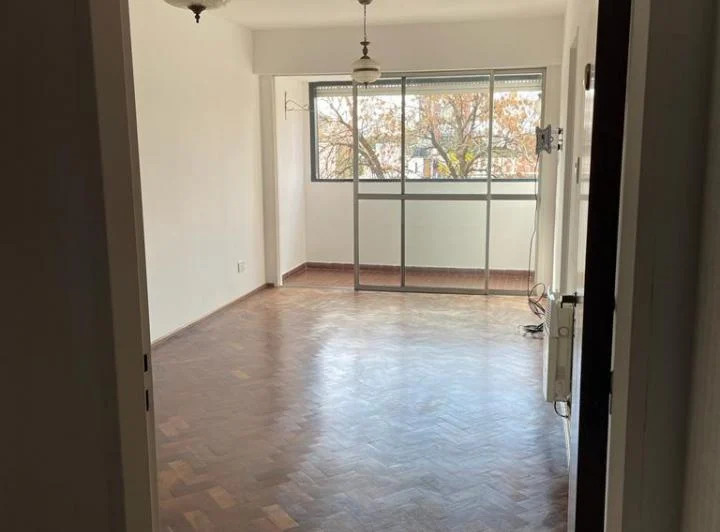 PISO  EXLUSIVO EXTERNO  2 DORMITORIOS Y COMODIN  CON COCHERA 3