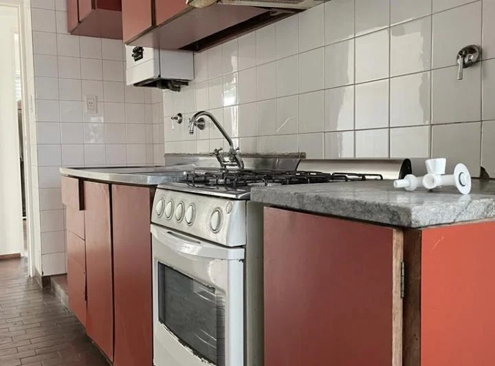 PISO  EXLUSIVO EXTERNO  2 DORMITORIOS Y COMODIN  CON COCHERA 5