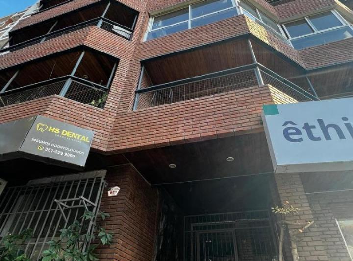 VENDO DEPTO 2 DORM CON COCHERA BALCÓN SOBRE POETA LUGONES 4