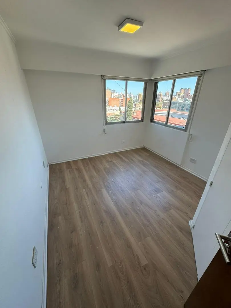 DEPARTAMENTO VENTA AV YRIGOYEN DOS DORM FRENTE 4