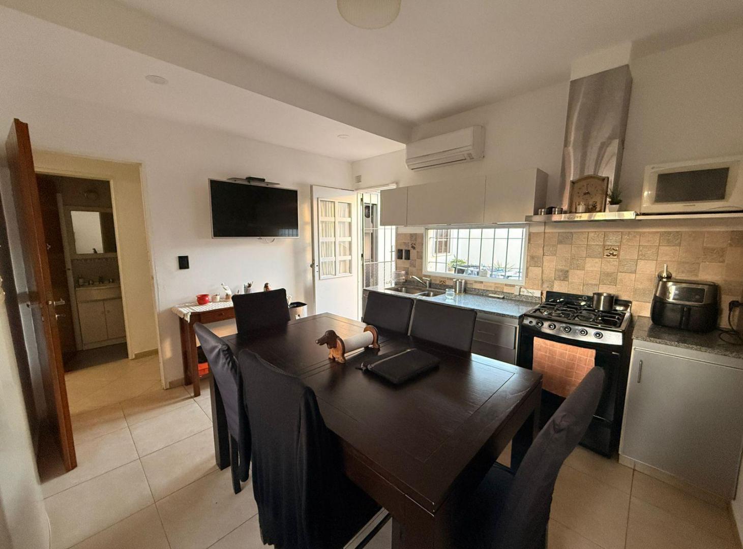 Foto de VENTA. PH en Villa Luzuriaga. 3 AMBIENTES CON COCHERA, imagen 1