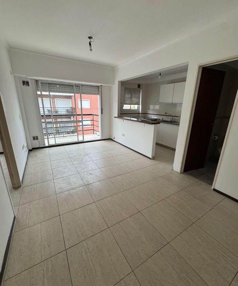 Foto de Departamento de 2 ambientes con cochera y balcon, imagen 1