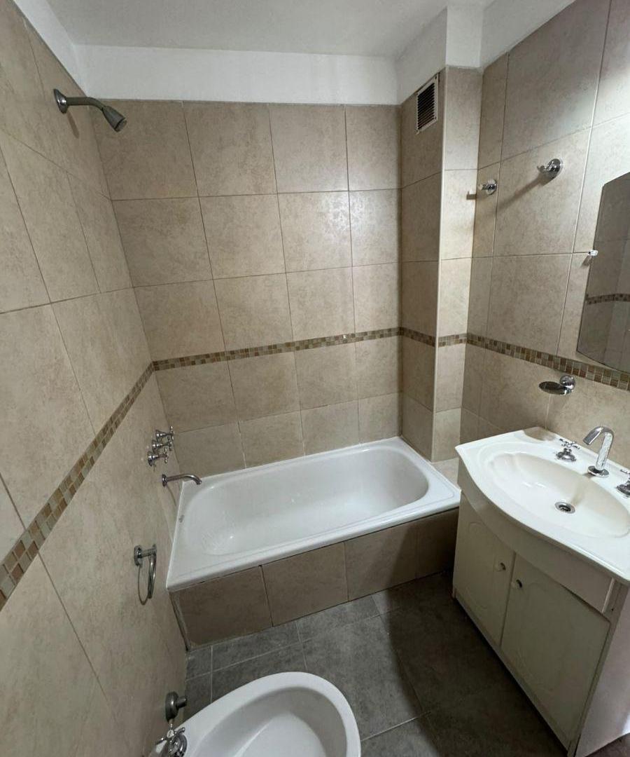 Foto de Departamento de 2 ambientes con cochera y balcon, imagen 2