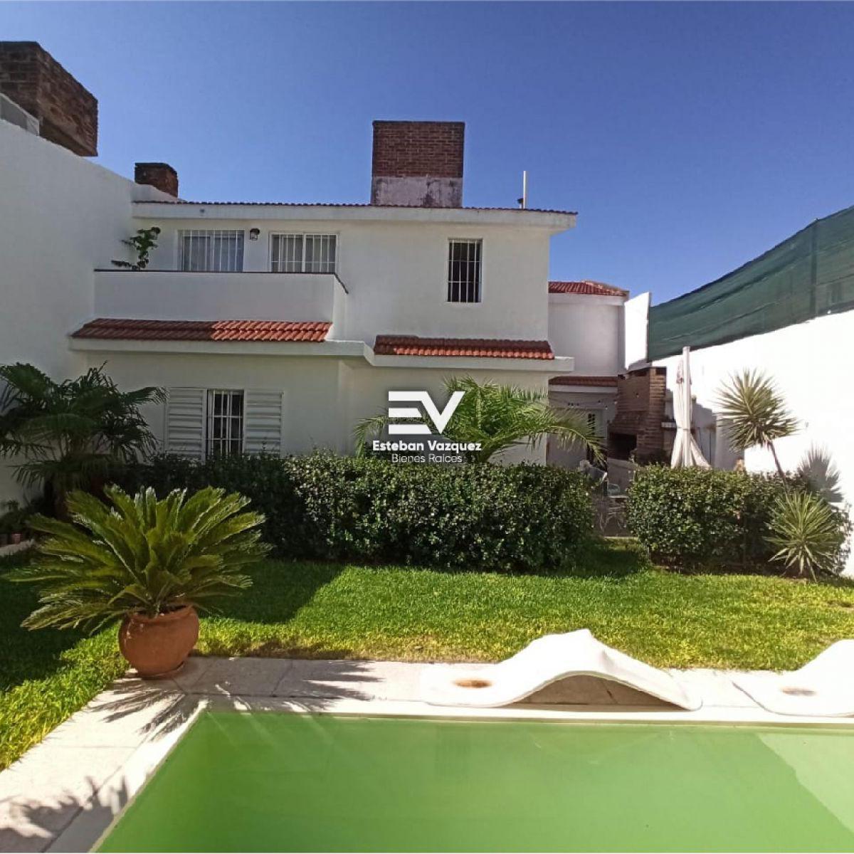 Venta. Casa 5 Dorm.. B° Marechal. 225 m Terreno + 195 m Cub! Piscina. Recibo Permuta 3
