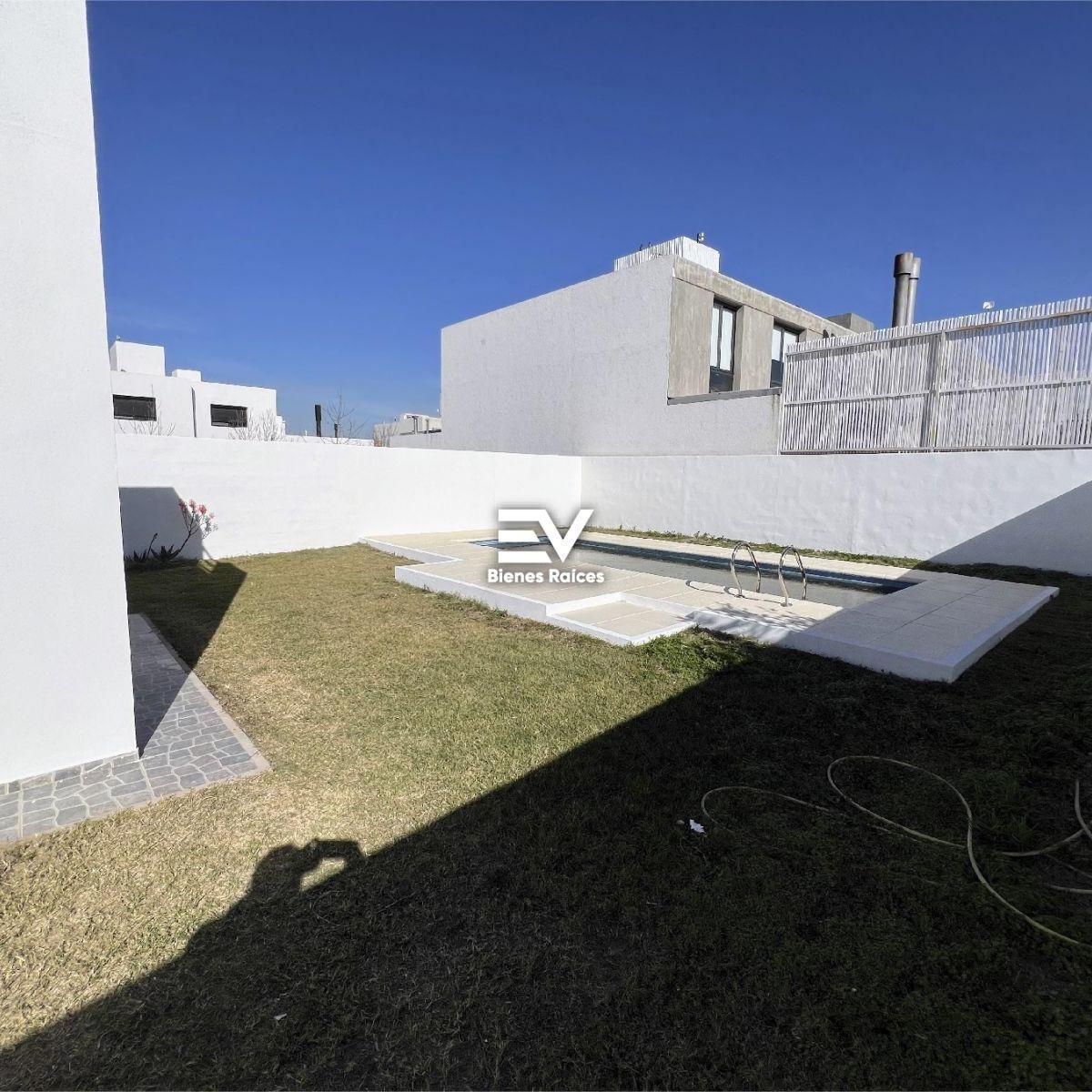 Venta. Oportunidad! Apta Credito! Greenville 2. Hermosa Casa (No Duplex) 3 Dorm + 4 Baños + Garage. 1