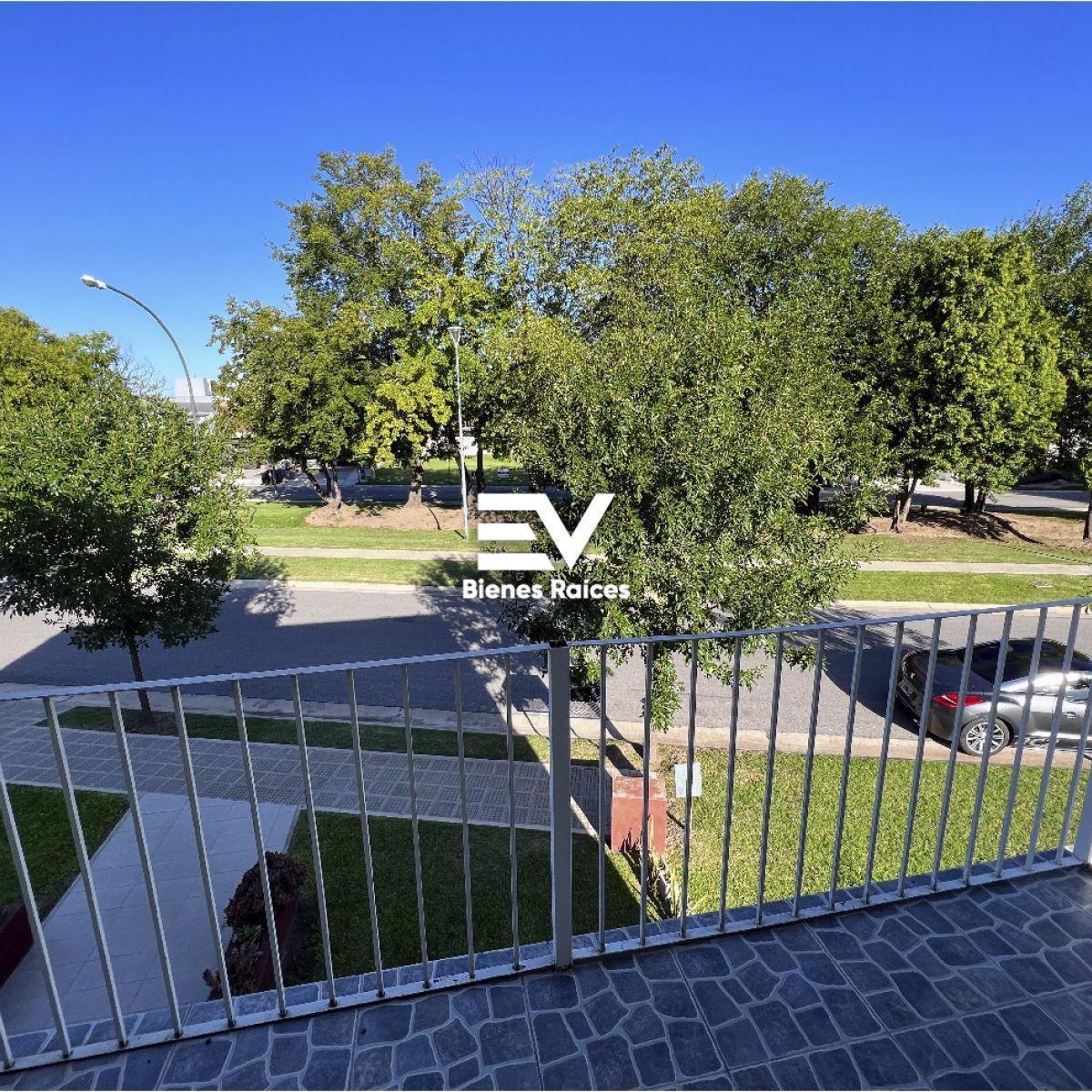 Venta. Oportunidad! Apta Credito! Greenville 2. Hermosa Casa (No Duplex) 3 Dorm + 4 Baños + Garage. 4
