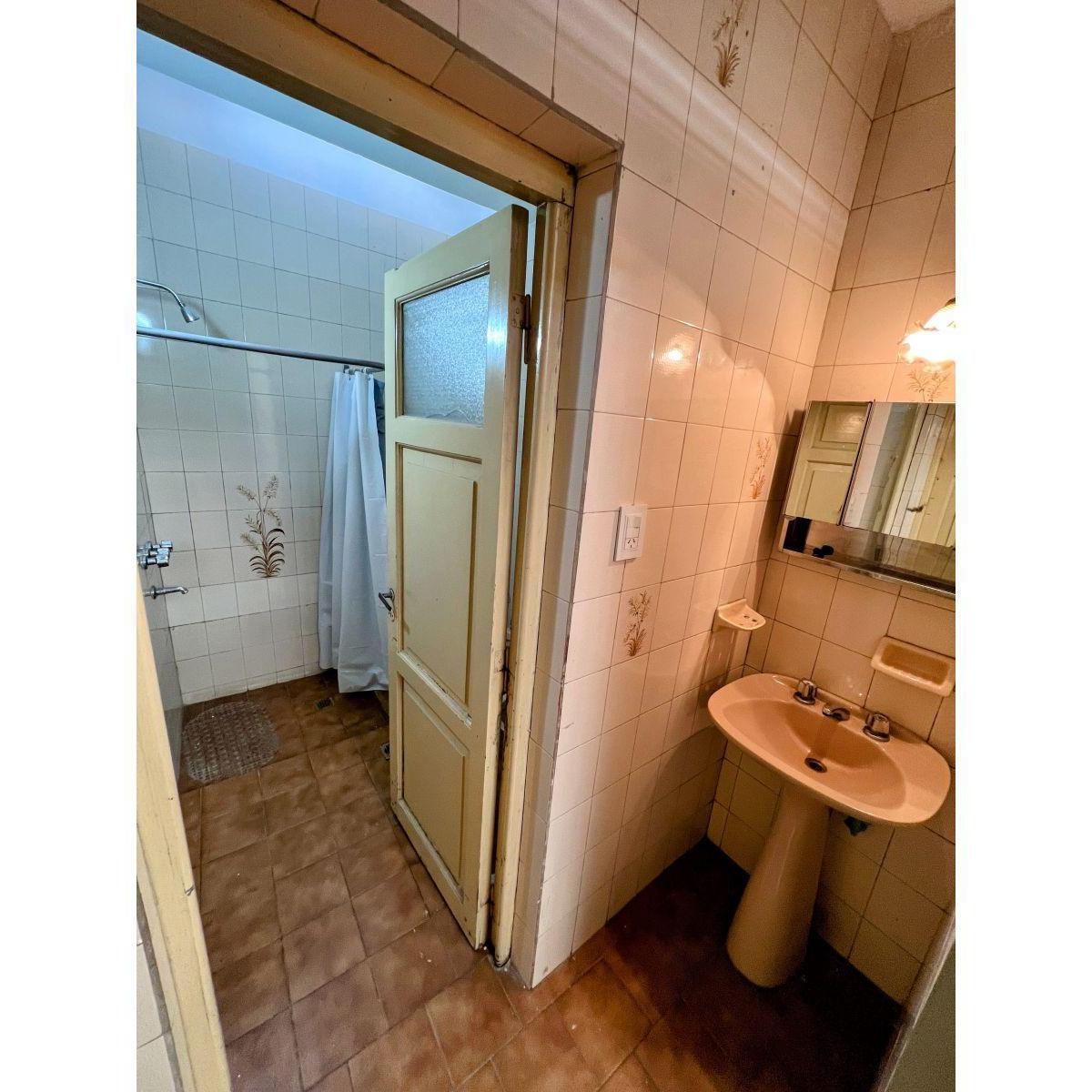 Venta. Centro/nvacba. Importante Propiedad Ideal Para Geriatrico/hostel/empresa. 470 m Terreno 320 4