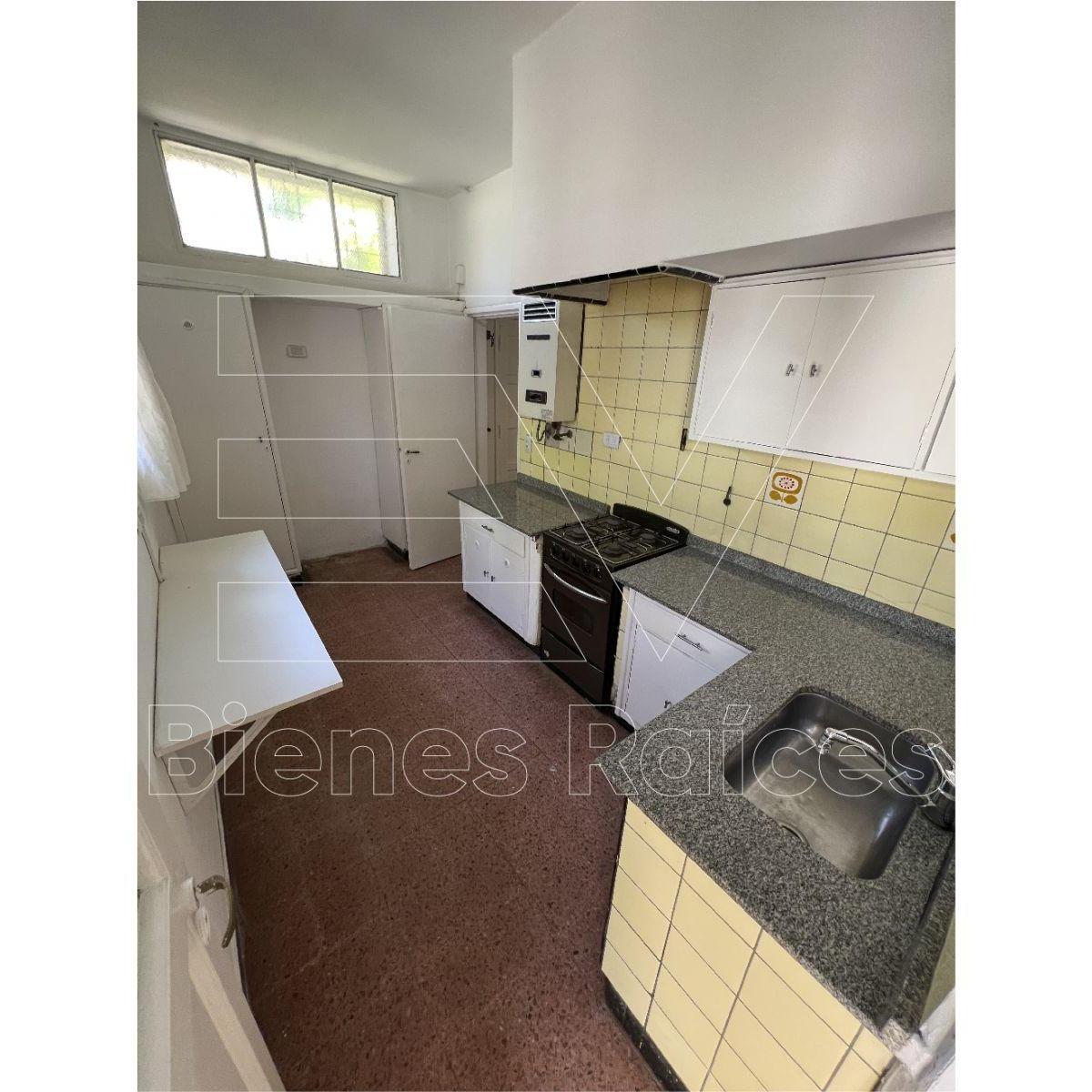 Venta. Rogelio Martinez. Casa + 2 Departamentos. Ideal Familia Grande o Inversor. Titulos Perfectos 1