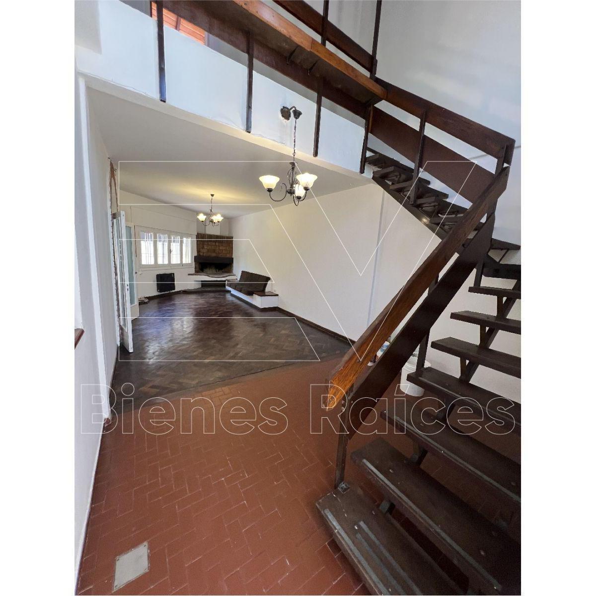 Venta. Rogelio Martinez. Casa + 2 Departamentos. Ideal Familia Grande o Inversor. Titulos Perfectos 5
