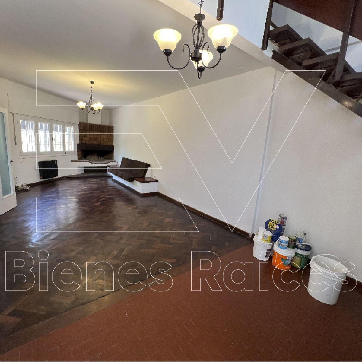 Venta. Rogelio Martinez. Casa + 2 Departamentos. Ideal Familia Grande o Inversor. Titulos Perfectos 2