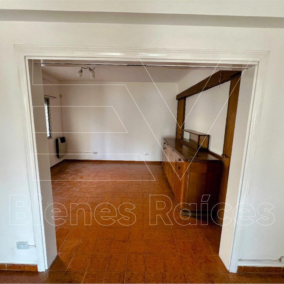 Venta. Rogelio Martinez. Casa + 2 Departamentos. Ideal Familia Grande o Inversor. Titulos Perfectos 4