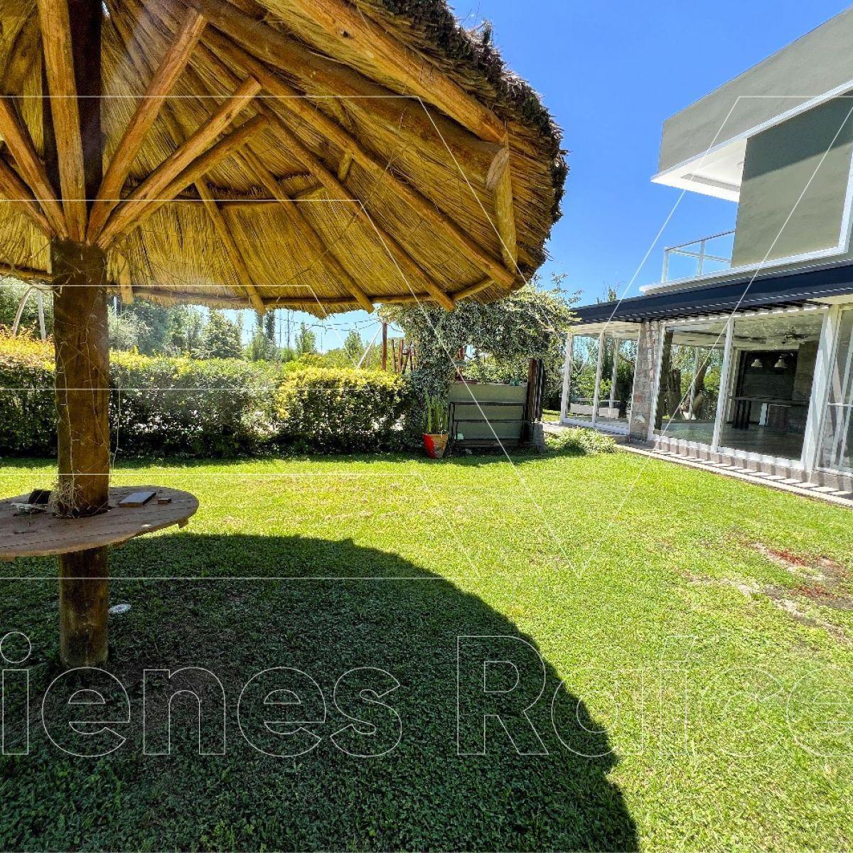Venta. Country Las Corzuelas. Importante Propiedad 600 m Cub 1900 m Terreno. Titulos Perfectos 1