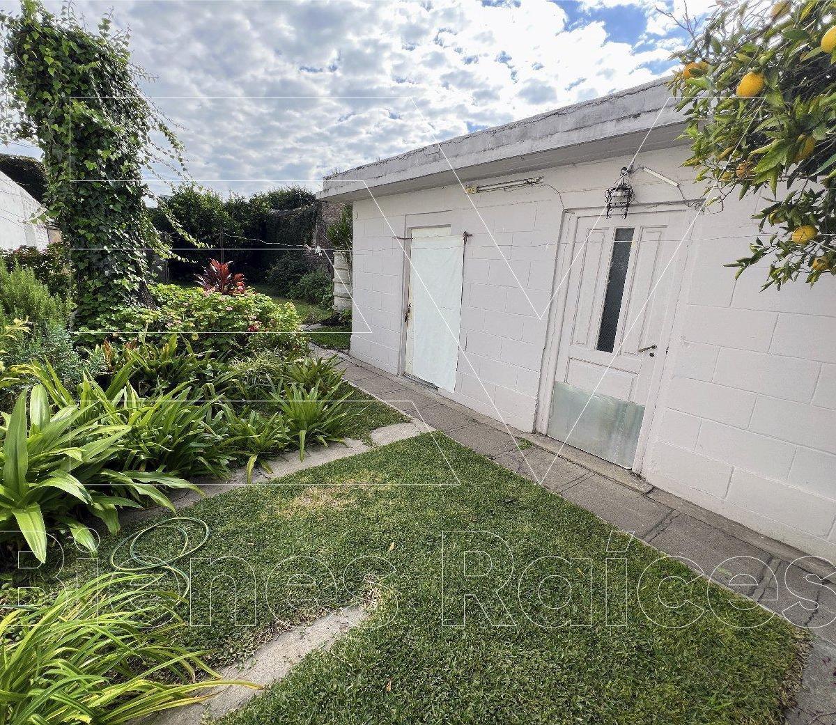 Venta. Apto Credito. Propiedad Barrio Colon con Gran Patio y Parquizacion. Escritura 4