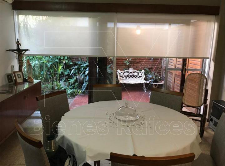 VENTA. ROGELIO MARTINEZ. EXCEPCIONAL PROPIEDAD 3 DORM COCHERA DOBLE. 430 MTS TERRENO. 225 MTS CUBIER 3