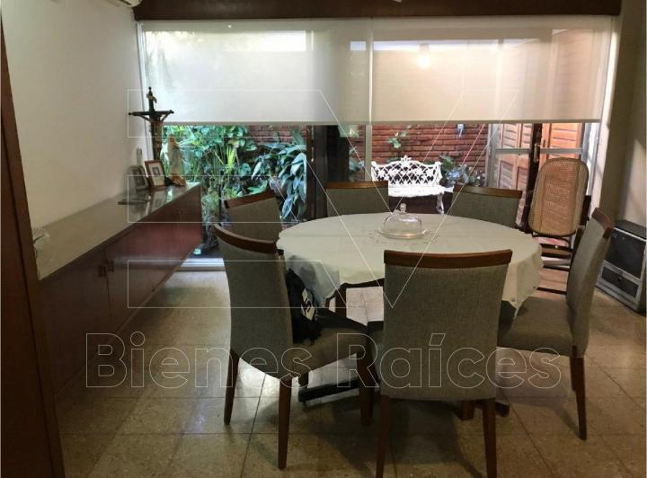 VENTA. ROGELIO MARTINEZ. EXCEPCIONAL PROPIEDAD 3 DORM COCHERA DOBLE. 430 MTS TERRENO. 225 MTS CUBIER 2