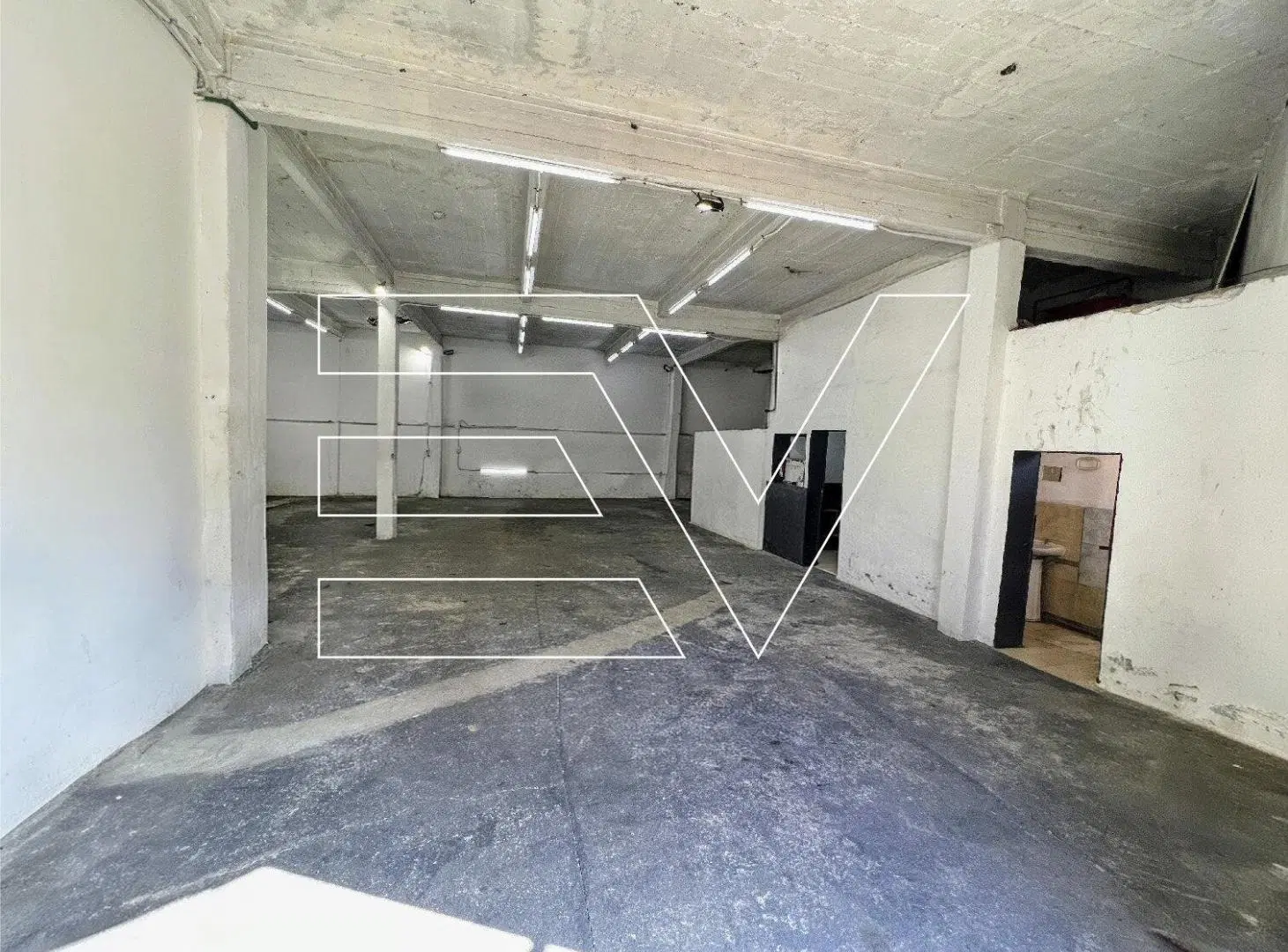 ALQUILER. B° DUCASSE. GALPON 250 M2. A MTS DEL CENTRO 3