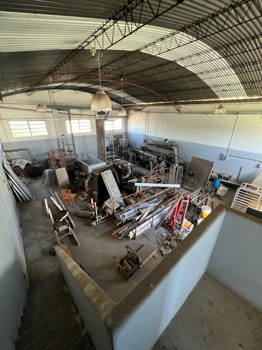 Venta! Galpón Funcional de 450 m² Cubiertos con Oficinas y Puente Grúa en La Tablada 1
