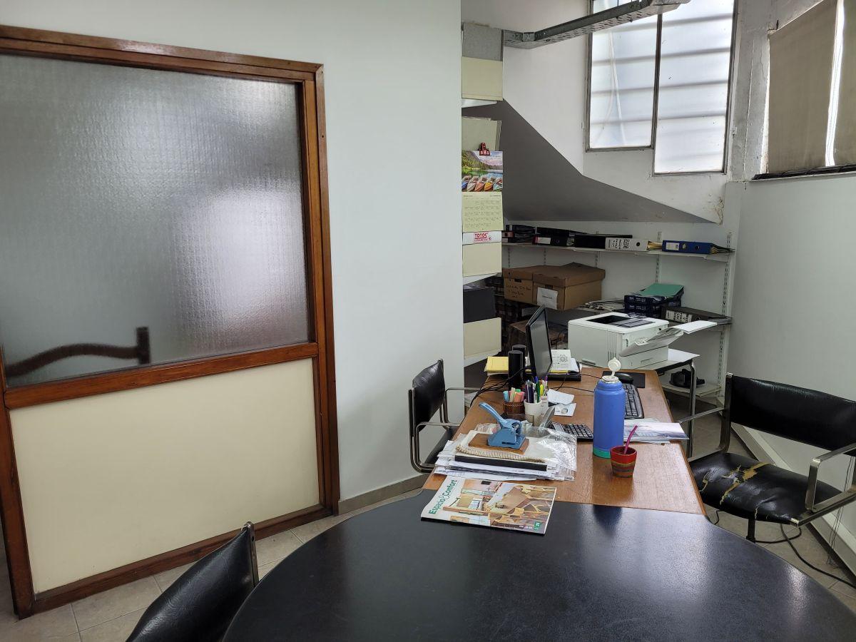 VENDE O VENDE - Oportunidad Depósito con Oficinas - Ubicación Estratégica - 215M2 aproximados.