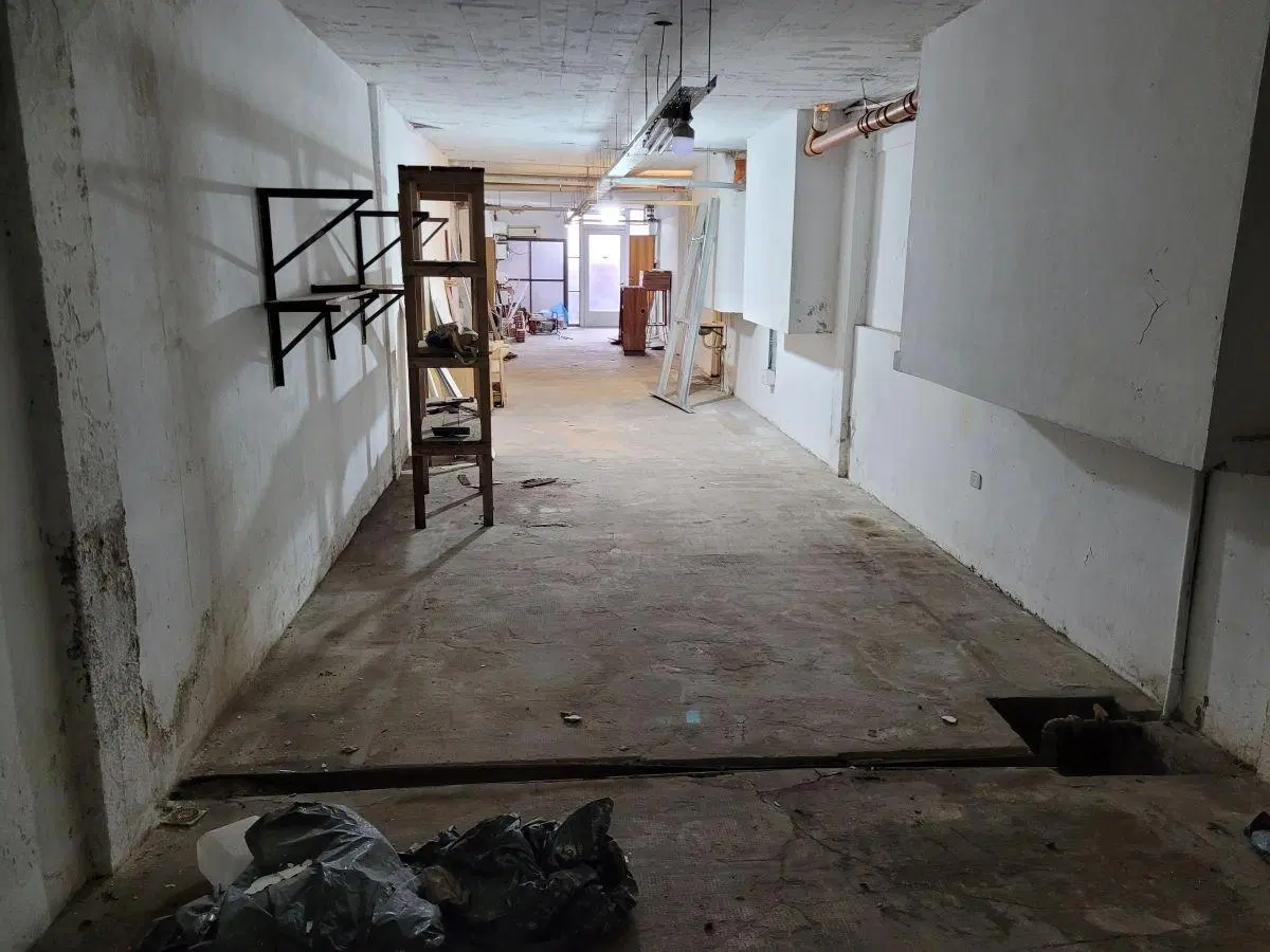 VENDE O VENDE - Oportunidad Depósito con Oficinas - Ubicación Estratégica - 215M2 aproximados. 2