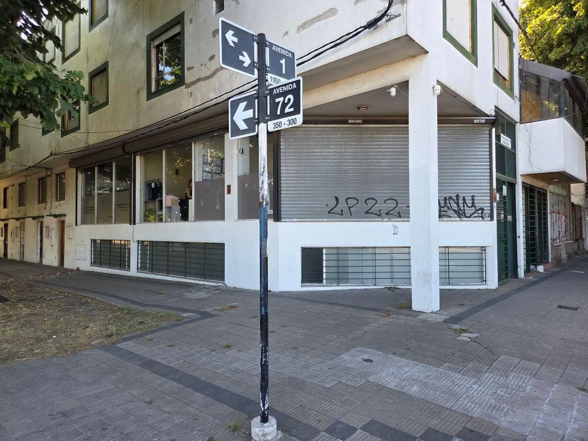 VENDE O VENDE - Oportunidad Depósito con Oficinas - Ubicación Estratégica - 215M2 aproximados. 3