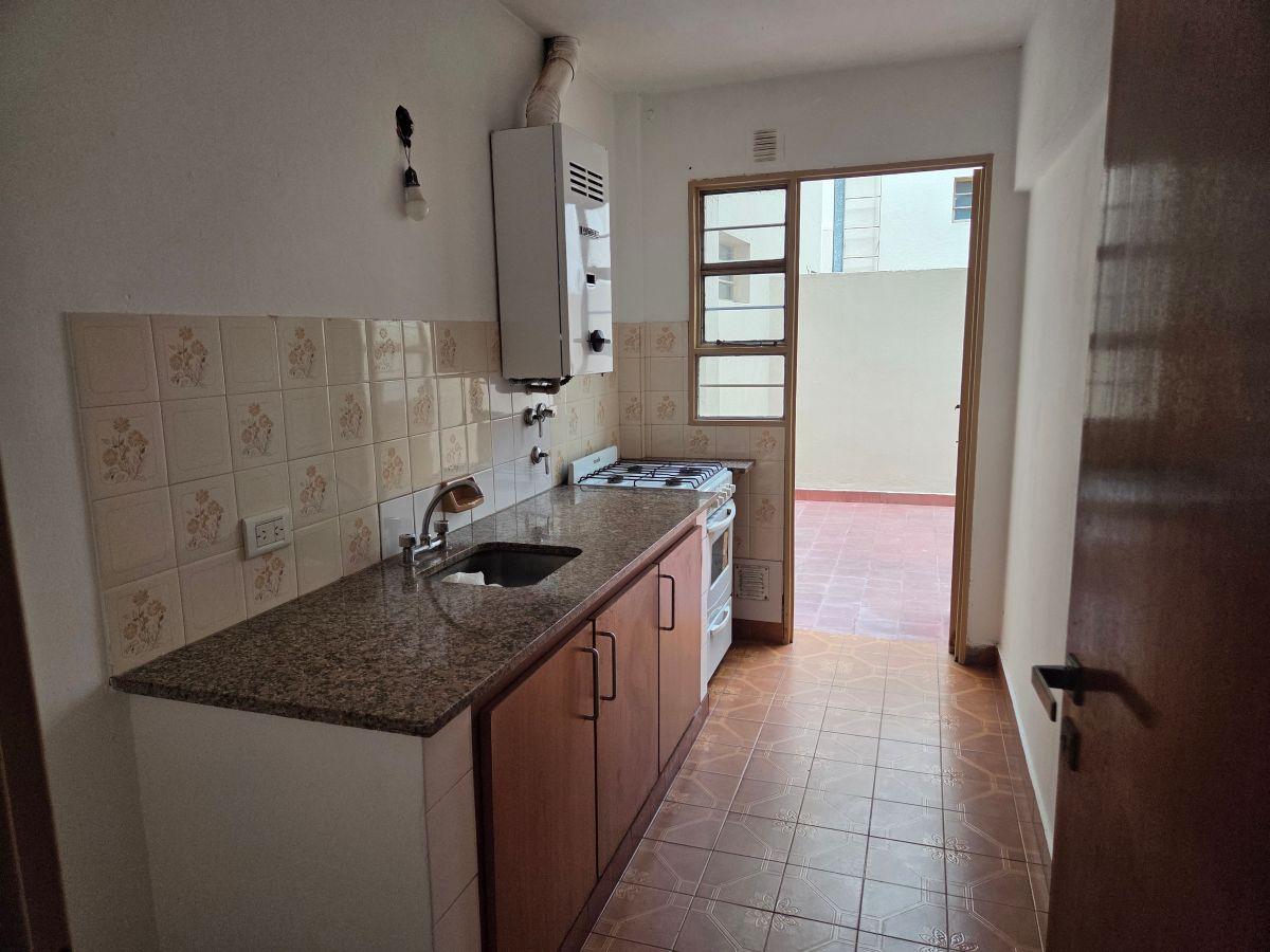 Foto de Departamento Un Dormitorio con Patio - 17 entre 48 y 49 - Edificio, imagen 1