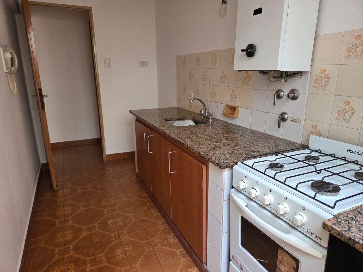 Foto de Departamento Un Dormitorio con Patio - 17 entre 48 y 49 - Edificio, imagen 3