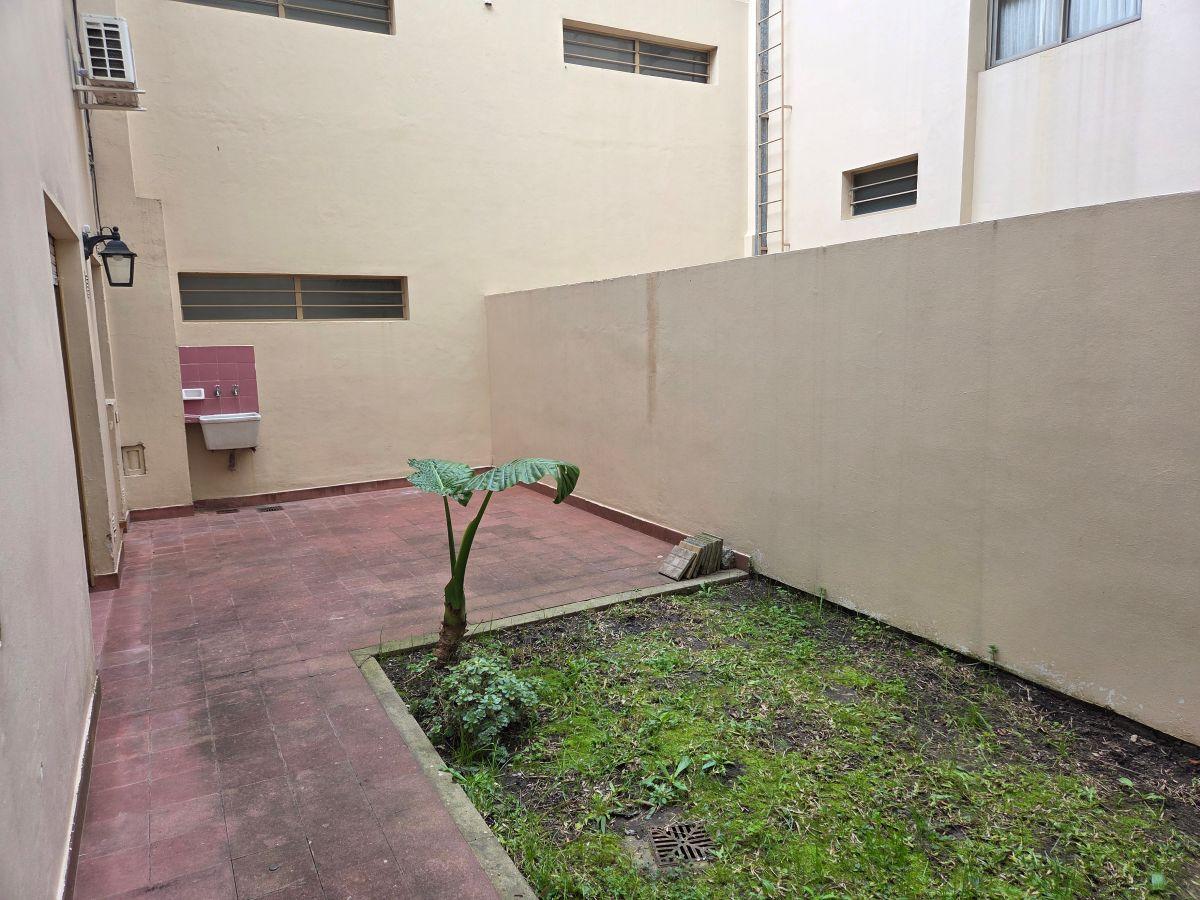 Foto de Departamento Un Dormitorio con Patio - 17 entre 48 y 49 - Edificio, imagen 2