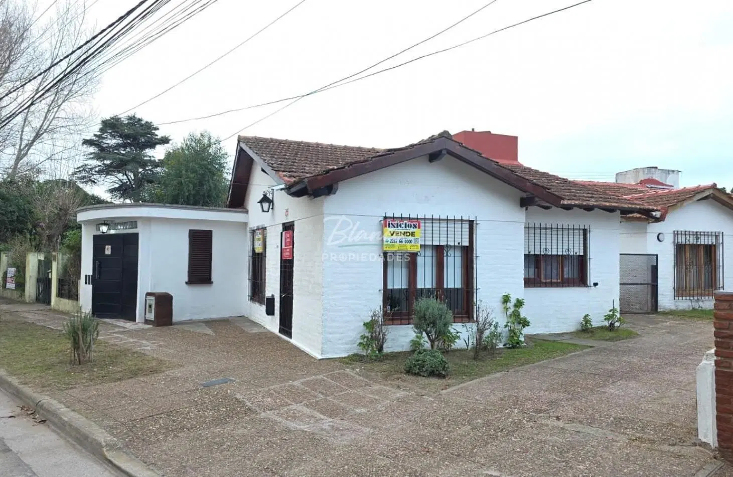 ¡IMPECABLE! PH al Frente 3 Ambientes con Todos los Servicios, Garage y Quincho 2