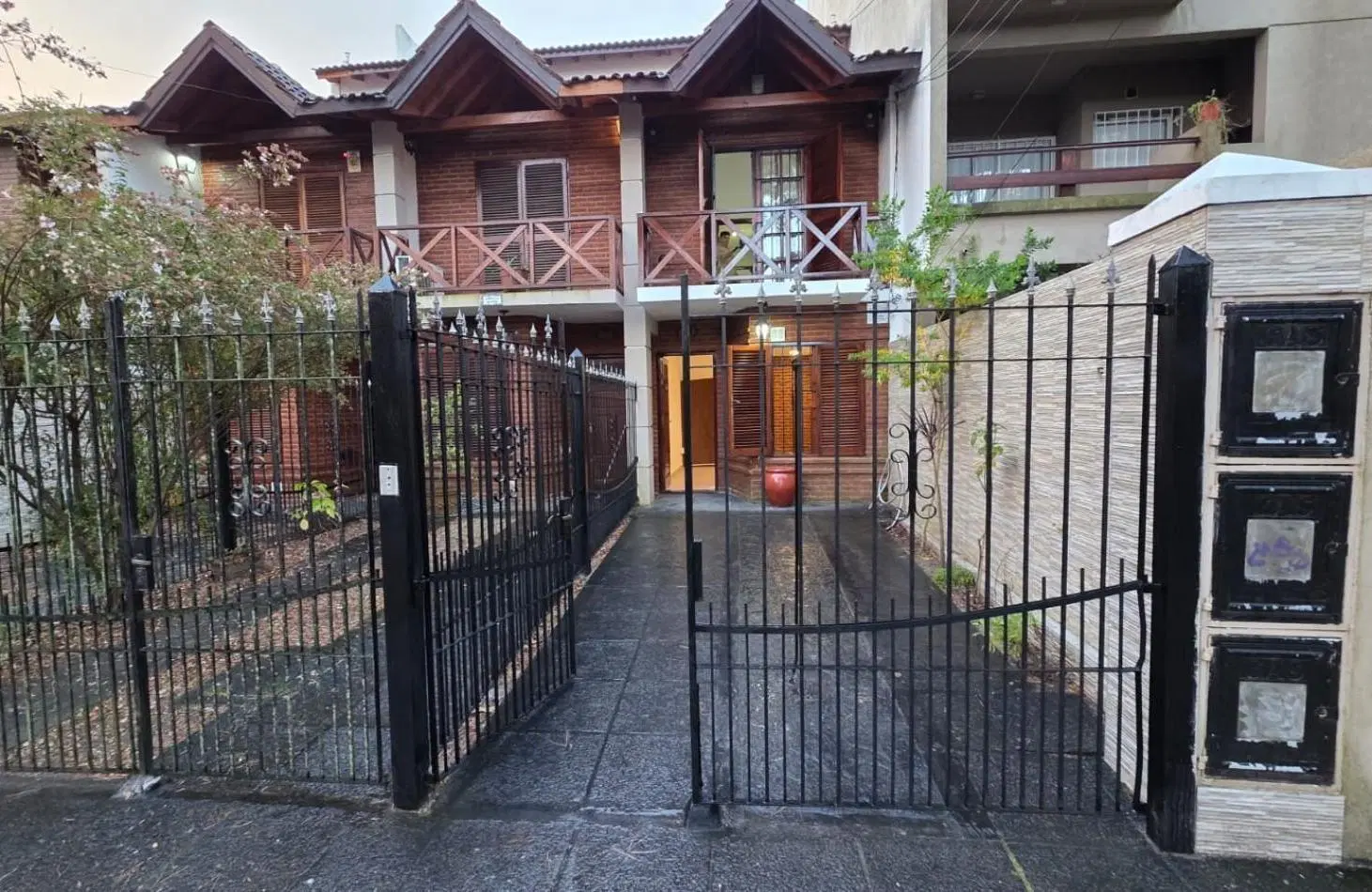 ESPECTACULAR TRIPLEX EN VENTA - IDEAL PARA VIVIENDA PERMANENTE!!! 2