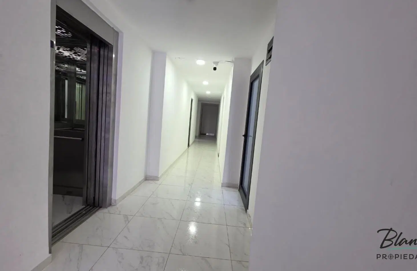 HERMOSO DPTO DE 3 AMBIENTES A MTS DEL MAR CON TERRAZA PROPIA!!! 2