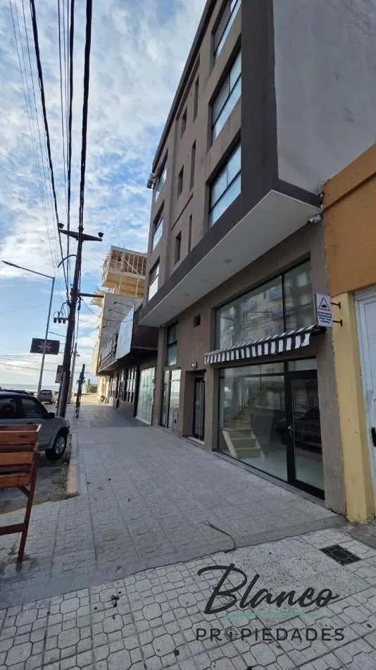 HERMOSO DPTO DE 3 AMBIENTES A MTS DEL MAR CON TERRAZA PROPIA!!! 3