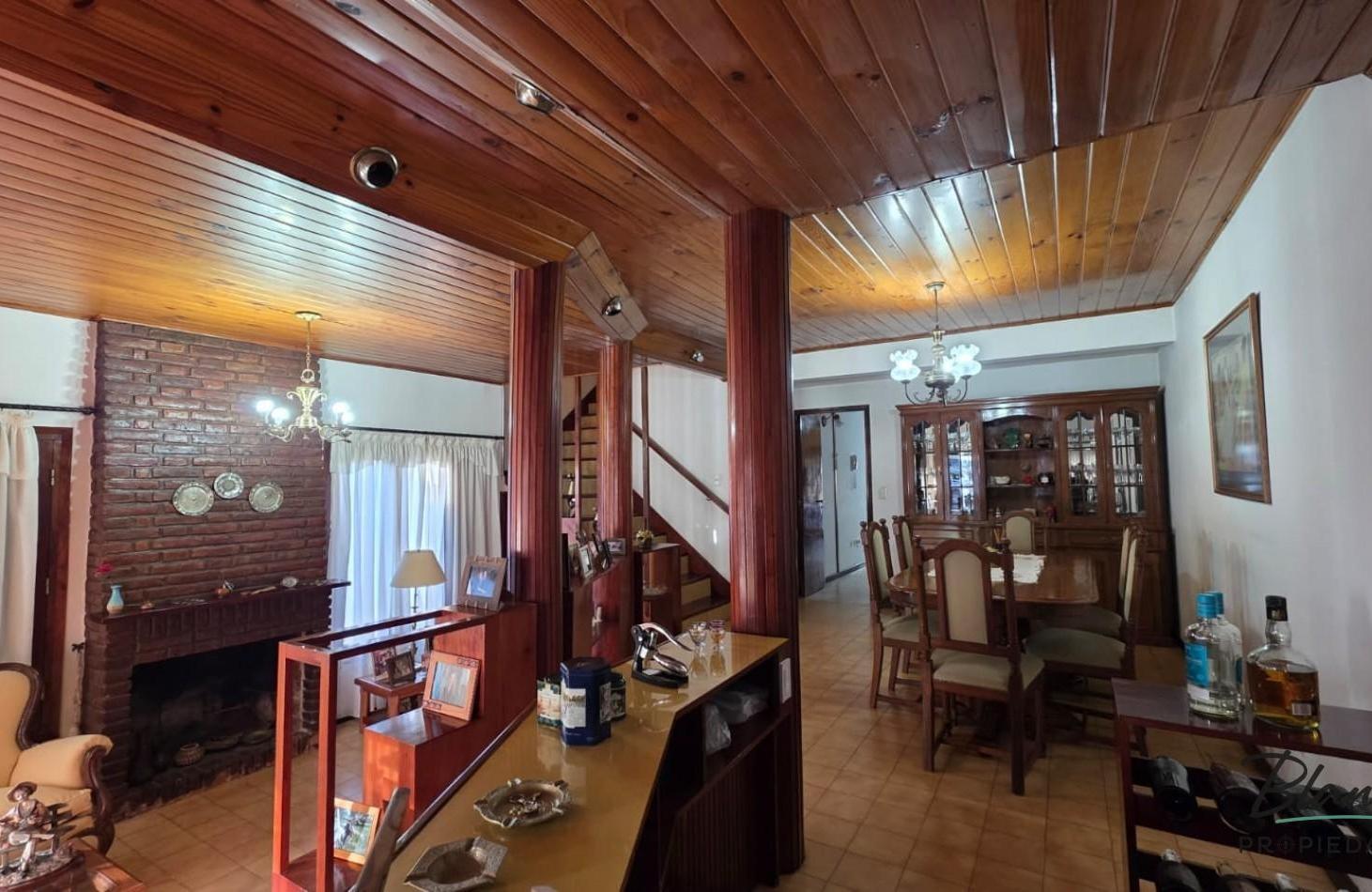 Foto de Importante Casa de Categoria de 6 Ambientes - Ideal Vivienda Permanente, imagen 1