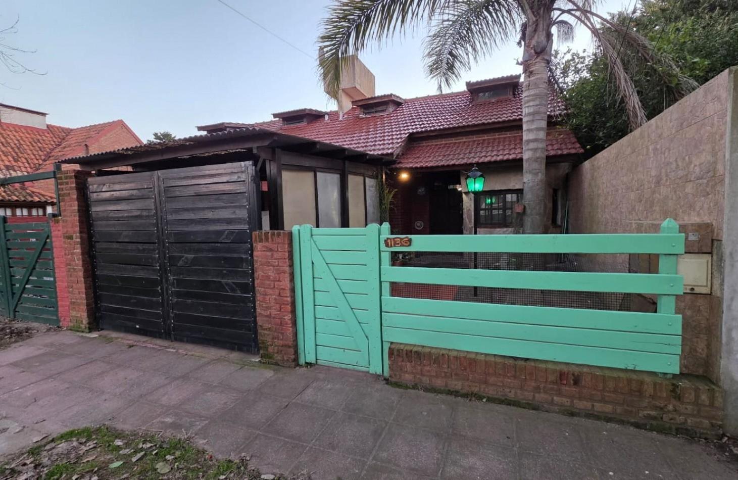 Foto de chalet de 4 ambientes sobre la calle La Rioja al 1100, imagen 1