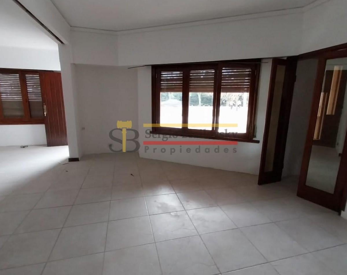 SE VENDE CASA DE 3 AMBIENTES EN MADARIAGA- APTA CREDITO!