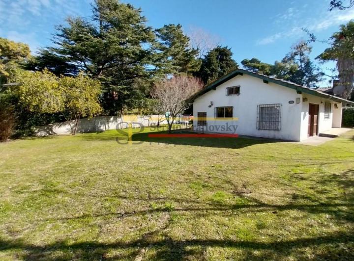 ALQUILER TEMPORAL- CASA DE 3 AMBIENTES EN VILLA GESELL- PARA 7 PERSONAS