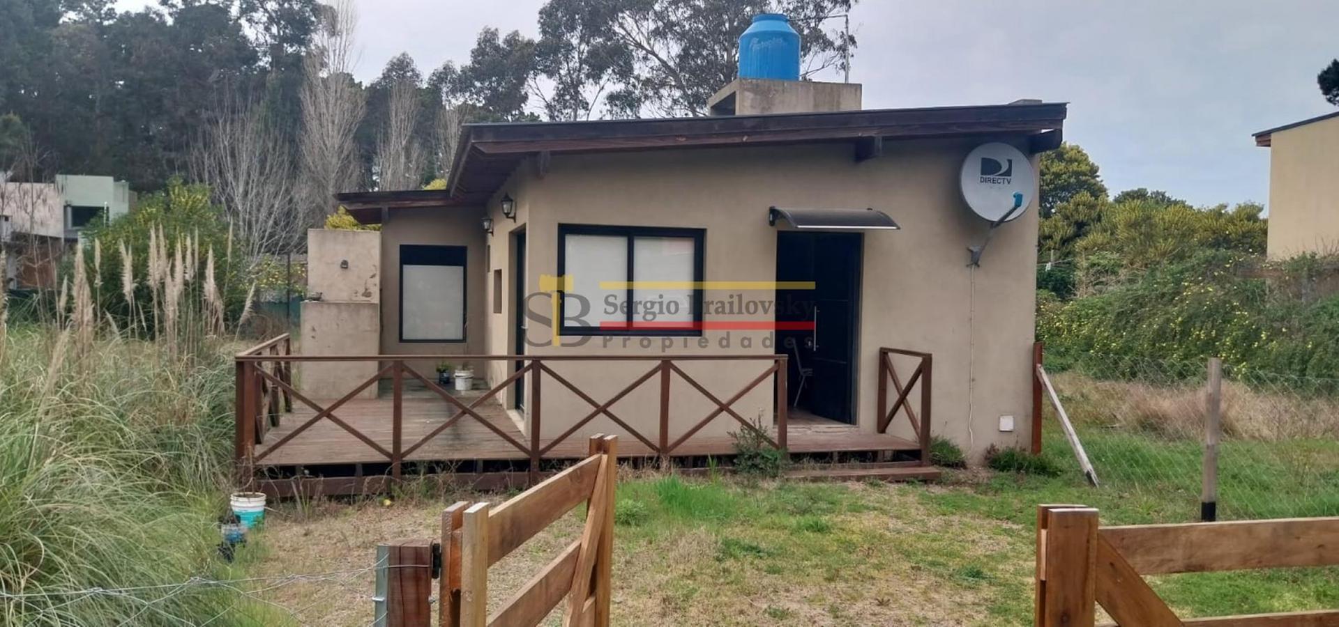 Alquiler Temporal en Mar Azul hasta 5 personas - Casa de 3 Ambientes con Amplio Parque
