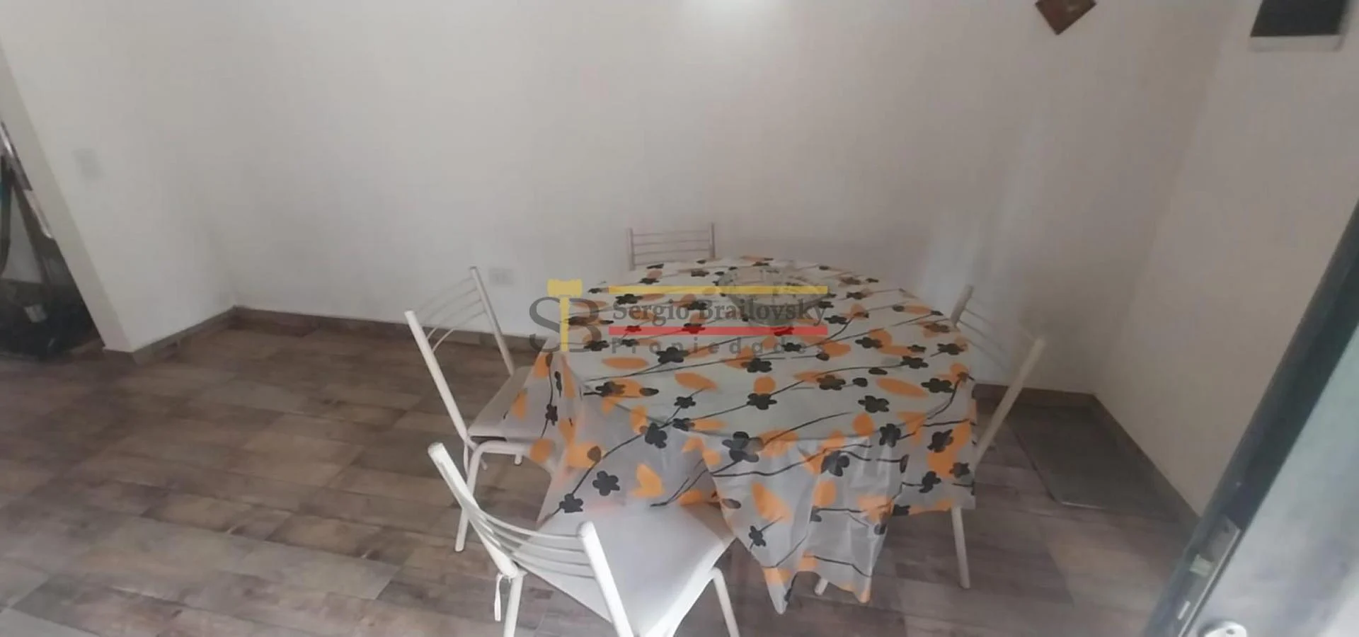 Foto de Alquiler Temporal en Mar Azul hasta 5 personas - Casa de 3 Ambientes con Amplio Parque, imagen 4