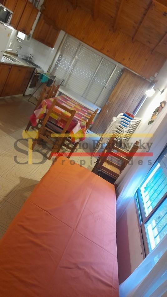 Foto de ALQUILER ANUAL- CASA DE 3 AMBIENTES ZONA SUR DE VILLA GESELL, imagen 3