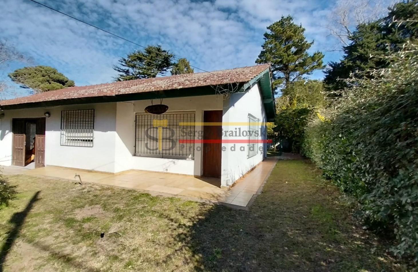 ALQUILER ANUAL- CASA DE 3 AMBIENTES ZONA SUR DE VILLA GESELL
