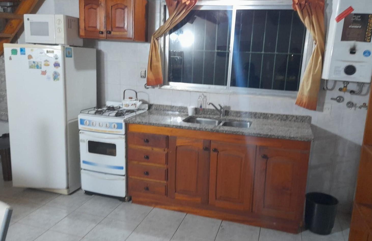 ALQUILER ANUAL- CASA DE 3 AMBIENTES MAS DEPARTAMENTO DE 1AMBIENTE EN ZONA SUR DE VILLA GESELL