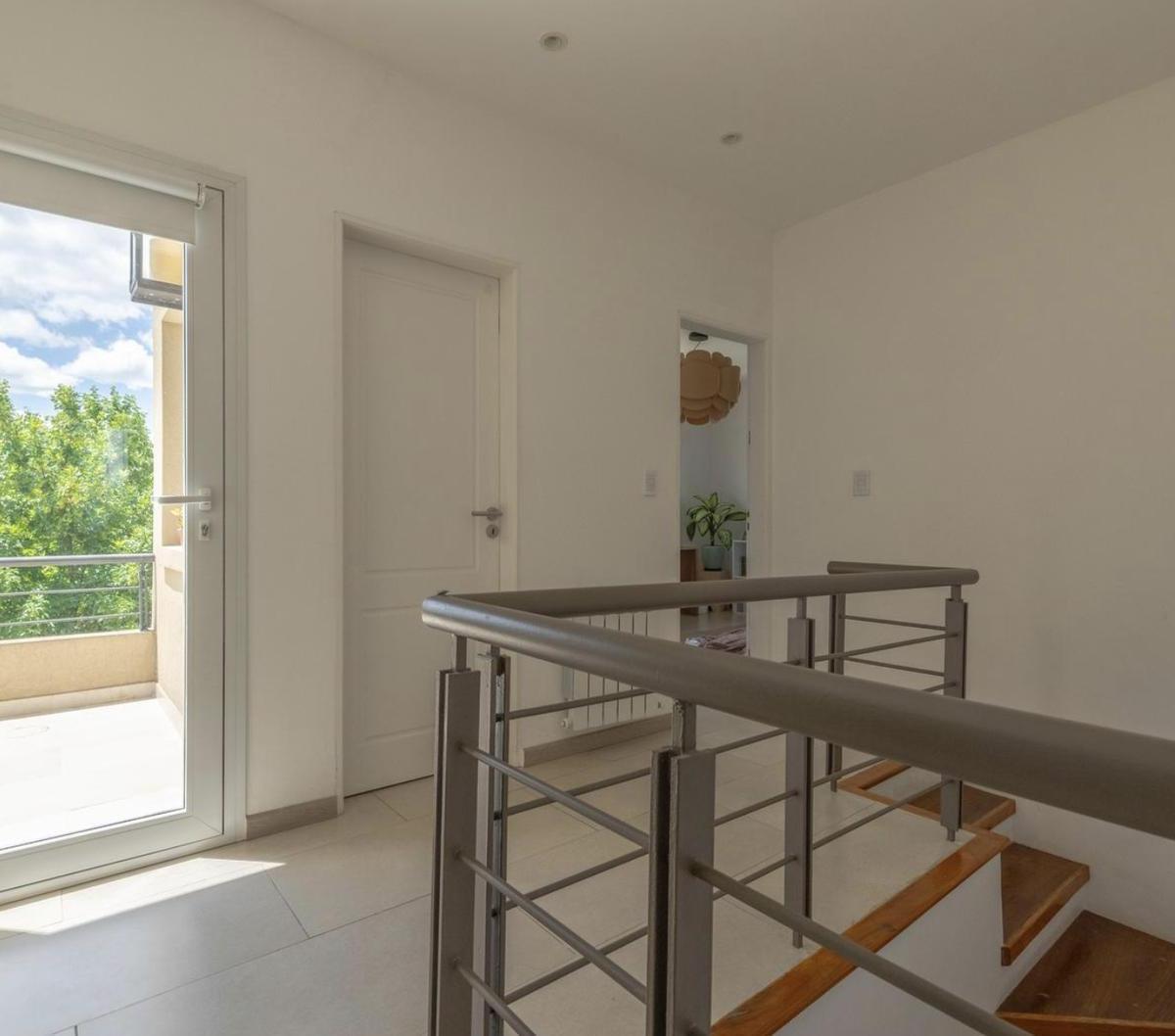 Casa en Venta Venta El Canton Barrio Puerto Lote Interno con Pileta 3